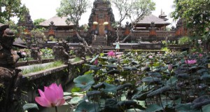 In Ubud gibt es traumhafte Tempelanlagen zu bewundern